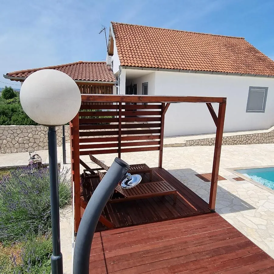 Semesterbostad Holiday House Da & Do Pakoštane